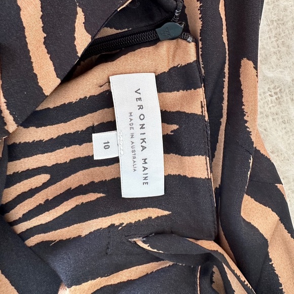 Veronika Maine Dress Size AUS 10 - Picture 6 of 12